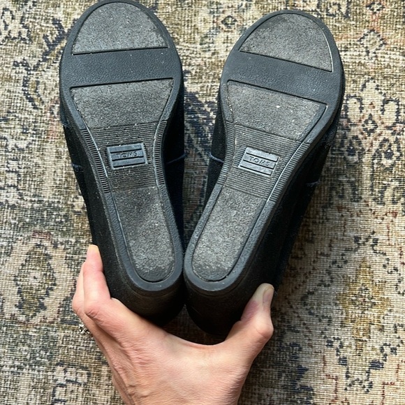 TOMS Black Suede Leather Desert Wedge Ankle Boots Bootie Women's Size 7.5 W - Picture 6 of 7